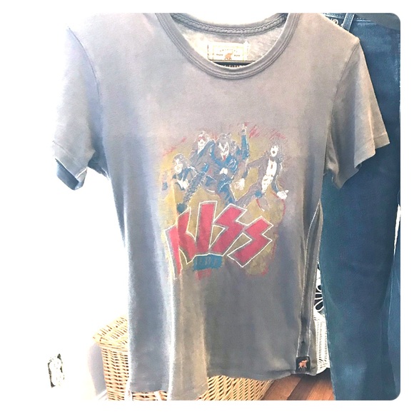 Trunk Ltd Tops - Trunk Ltd Kiss Distressed vintage tee